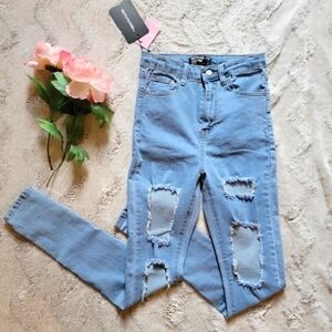 ✨️CL PrettyLittleThing Light Wash Open Distress Thigh 5Pocket Skinny Jean NWT 4